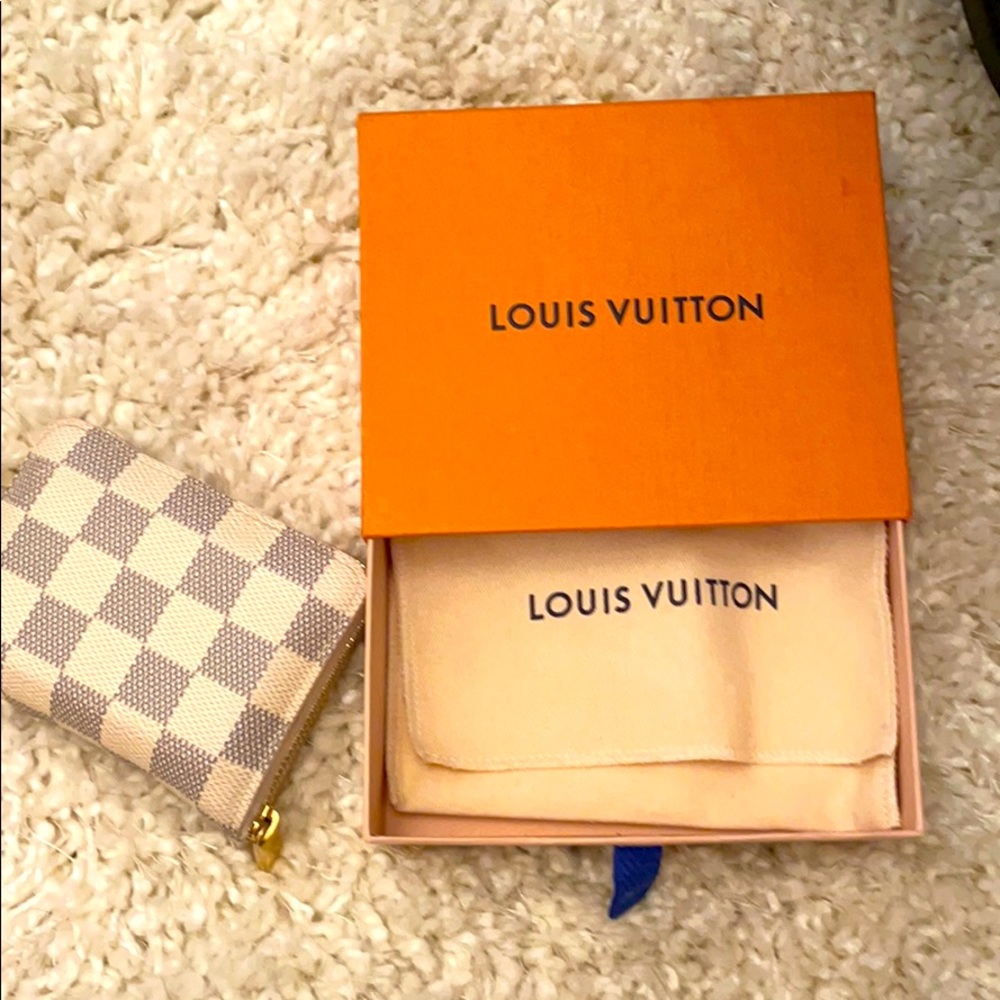Luis Vuitton wallet